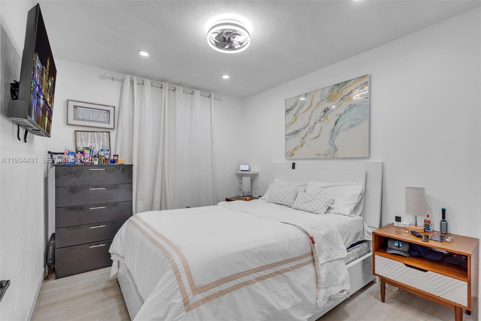 LAUDERDALE GOLF ESTATES - Residential