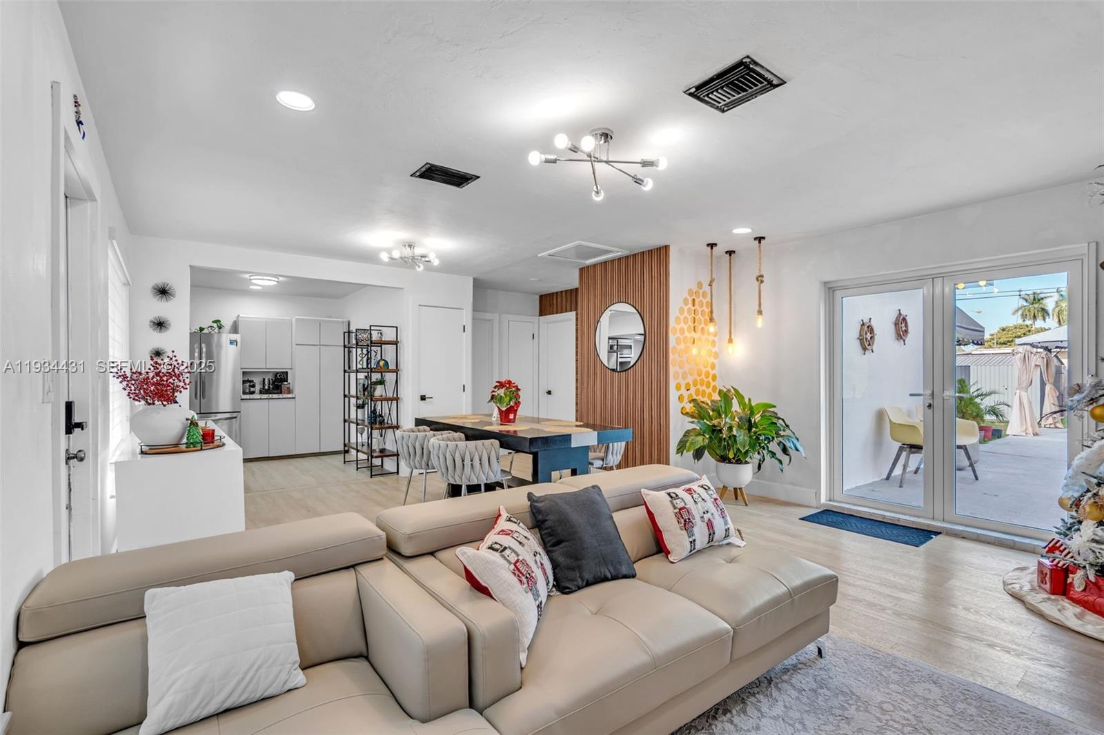 LAUDERDALE GOLF ESTATES - Residential