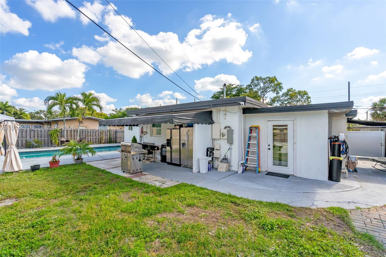 LAUDERDALE GOLF ESTATES - Residential