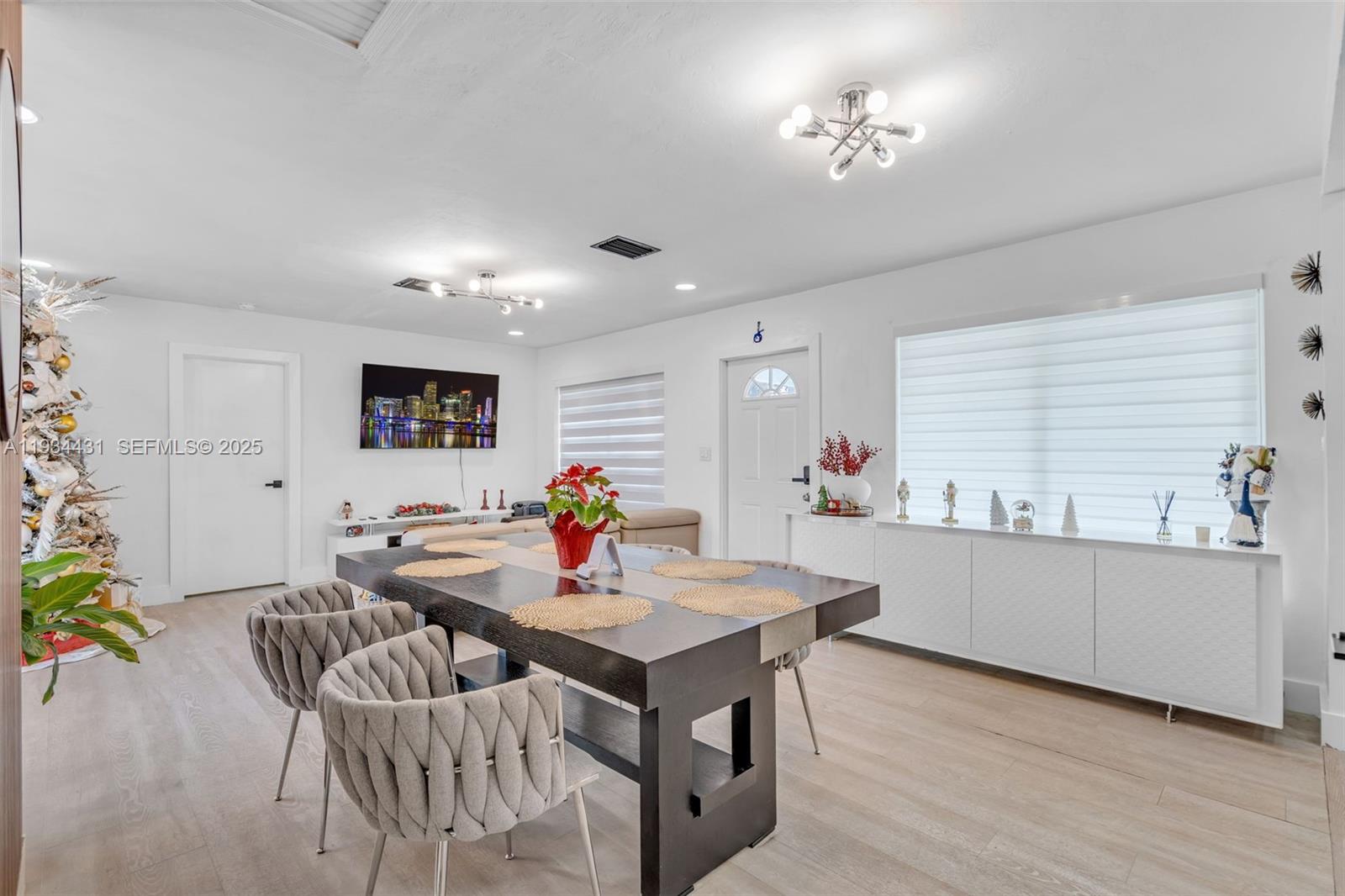 LAUDERDALE GOLF ESTATES - Residential