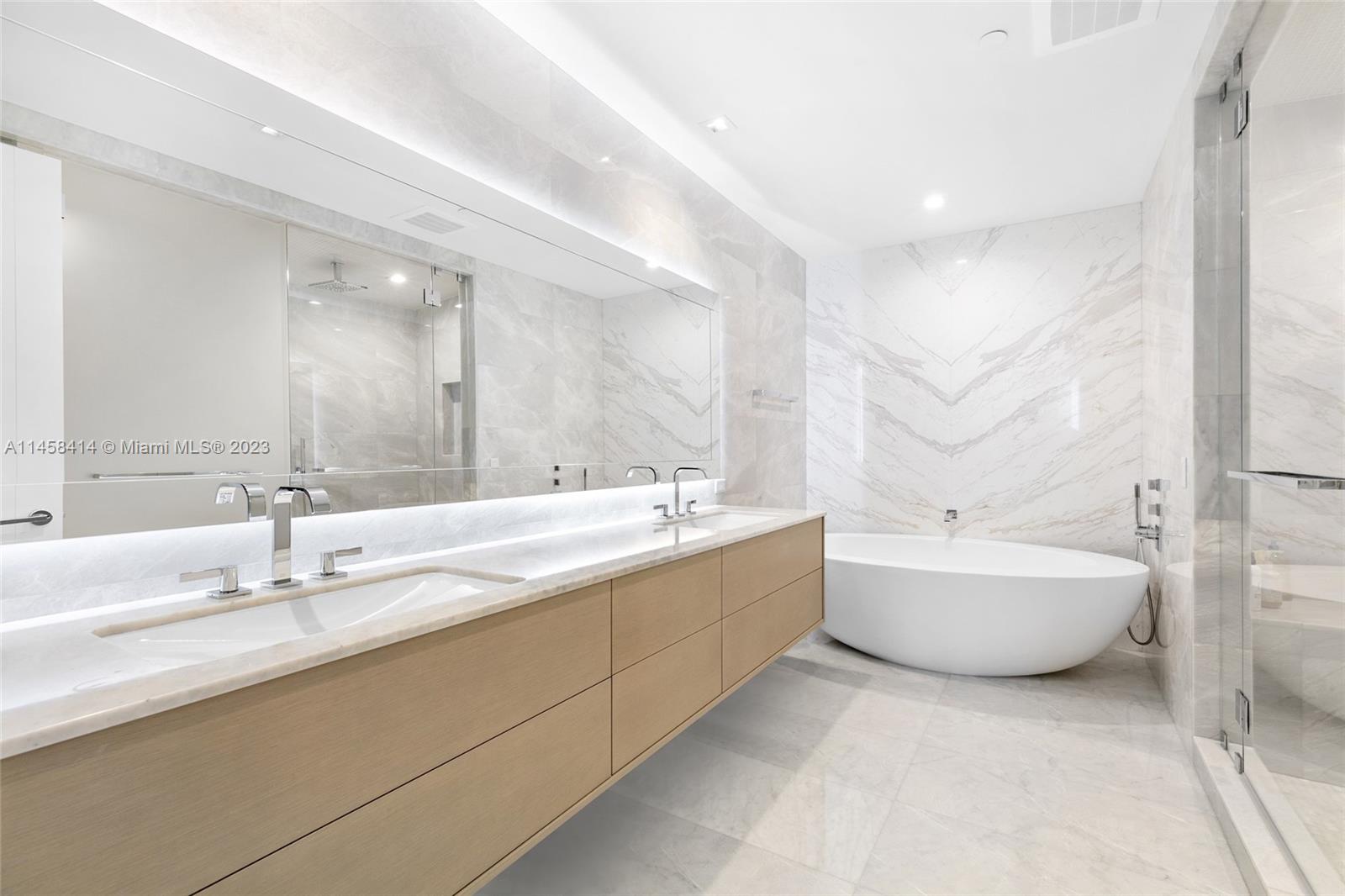 Turnberry Ocean Club - Residential