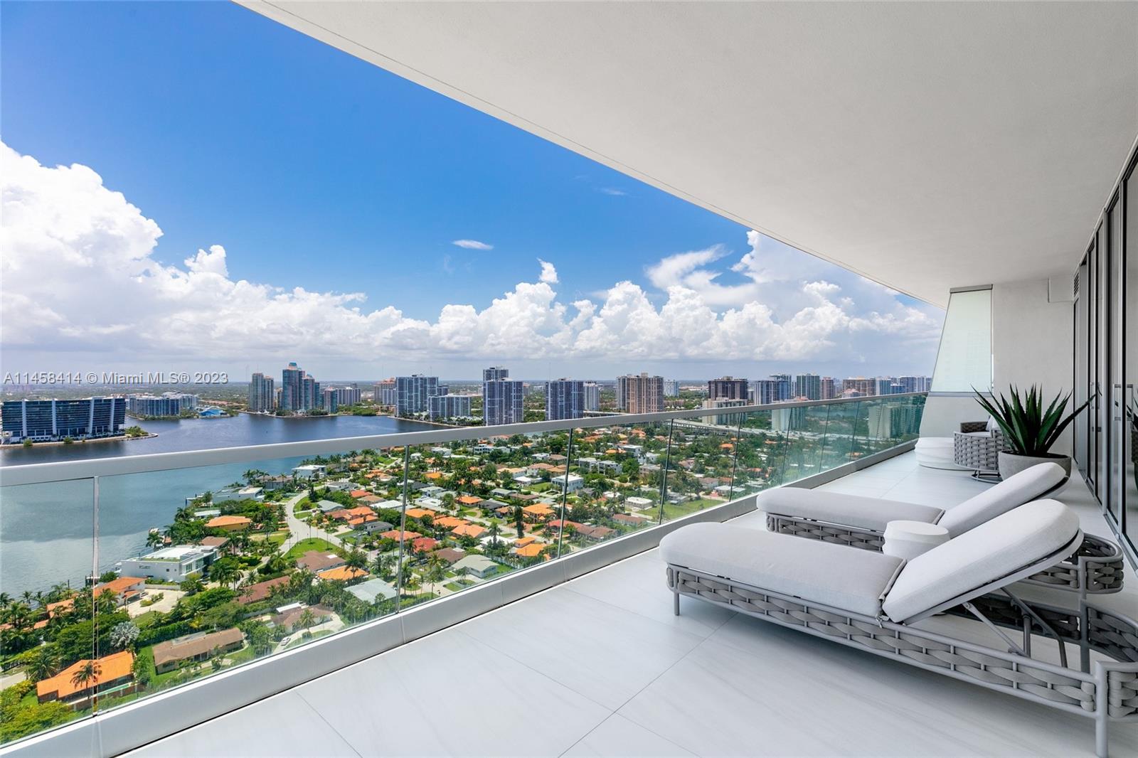 Turnberry Ocean Club - Residential