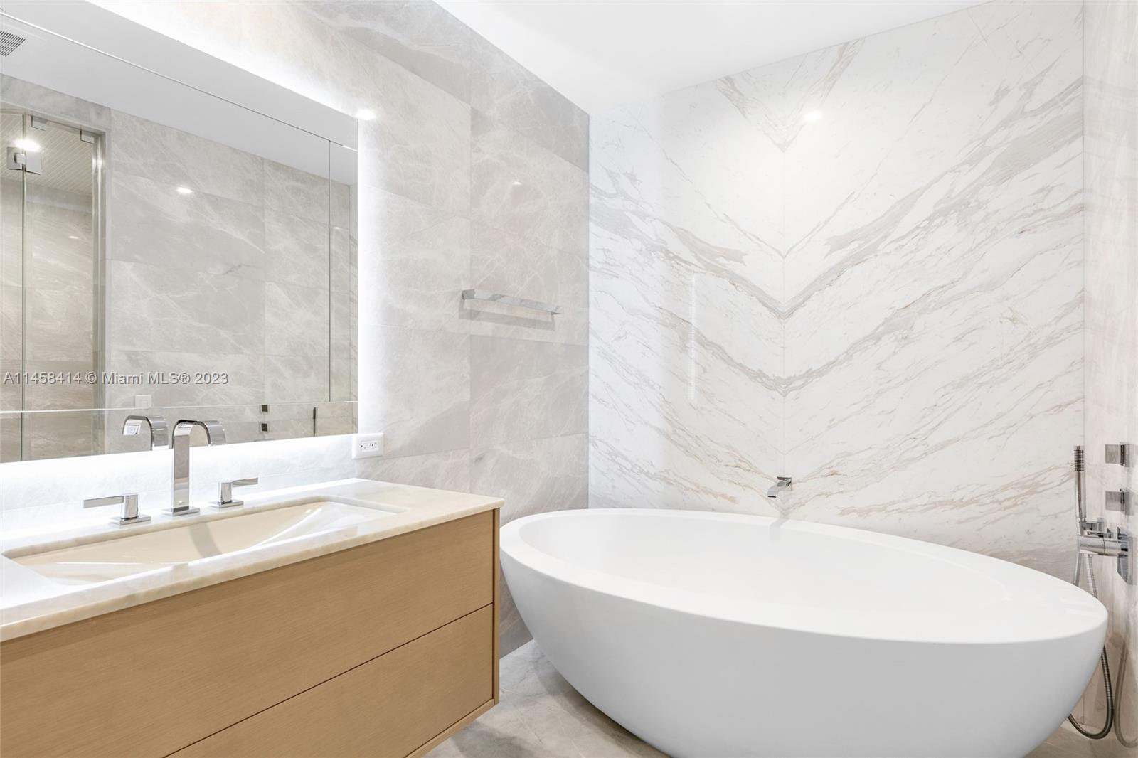 Turnberry Ocean Club - Residential