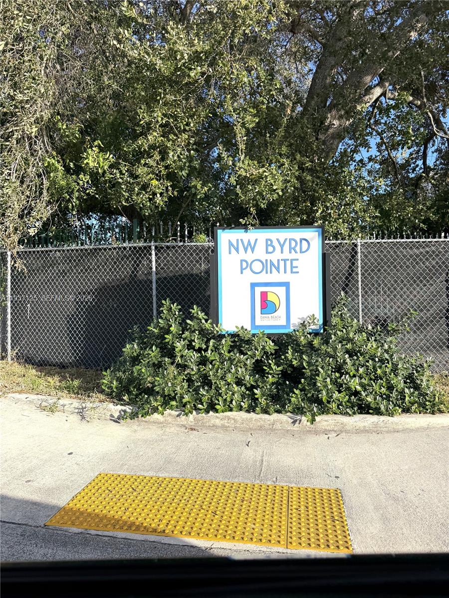 TOWN OF MODELO (DANIA) B- - Commercial Sale