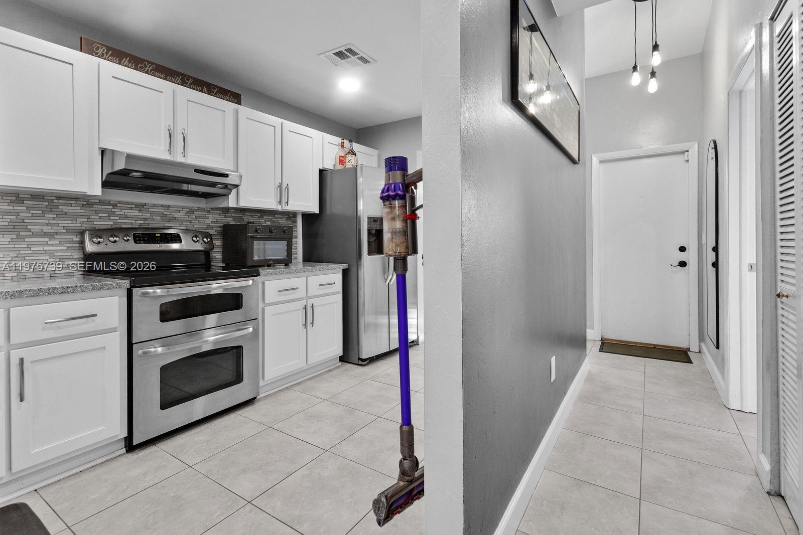 PINE ISLAND LAKES TOWNHOM - Residential