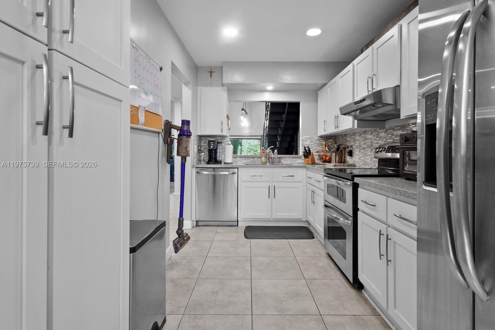 PINE ISLAND LAKES TOWNHOM - Residential