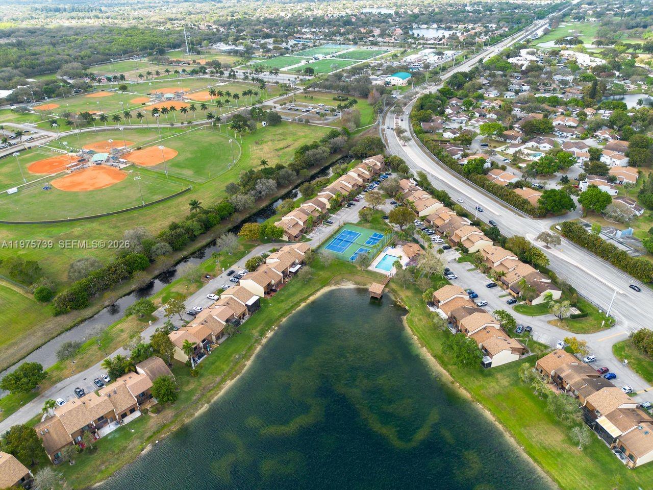 PINE ISLAND LAKES TOWNHOM - Residential