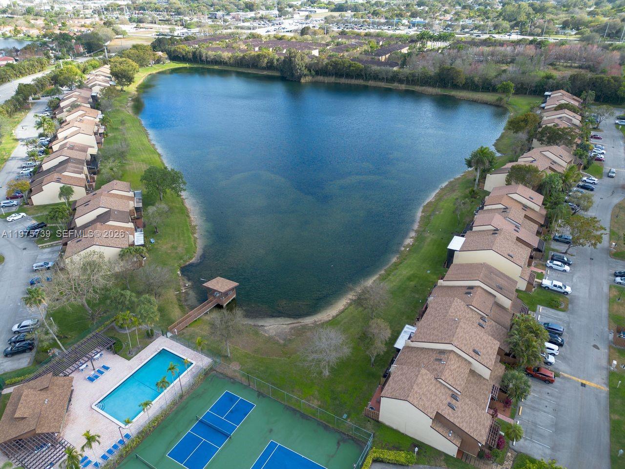 PINE ISLAND LAKES TOWNHOM - Residential