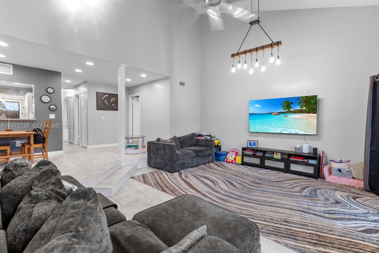 PINE ISLAND LAKES TOWNHOM - Residential