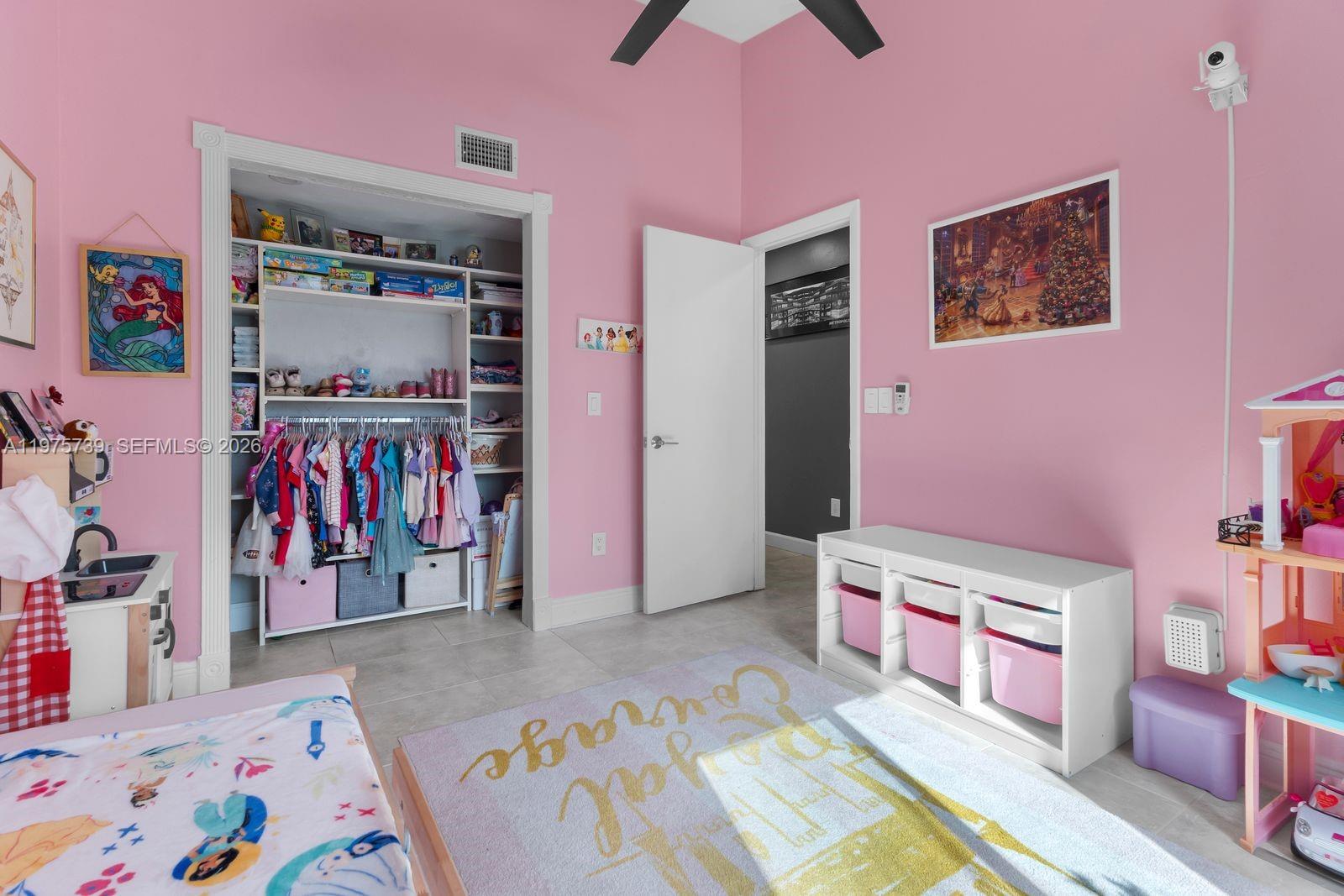 PINE ISLAND LAKES TOWNHOM - Residential