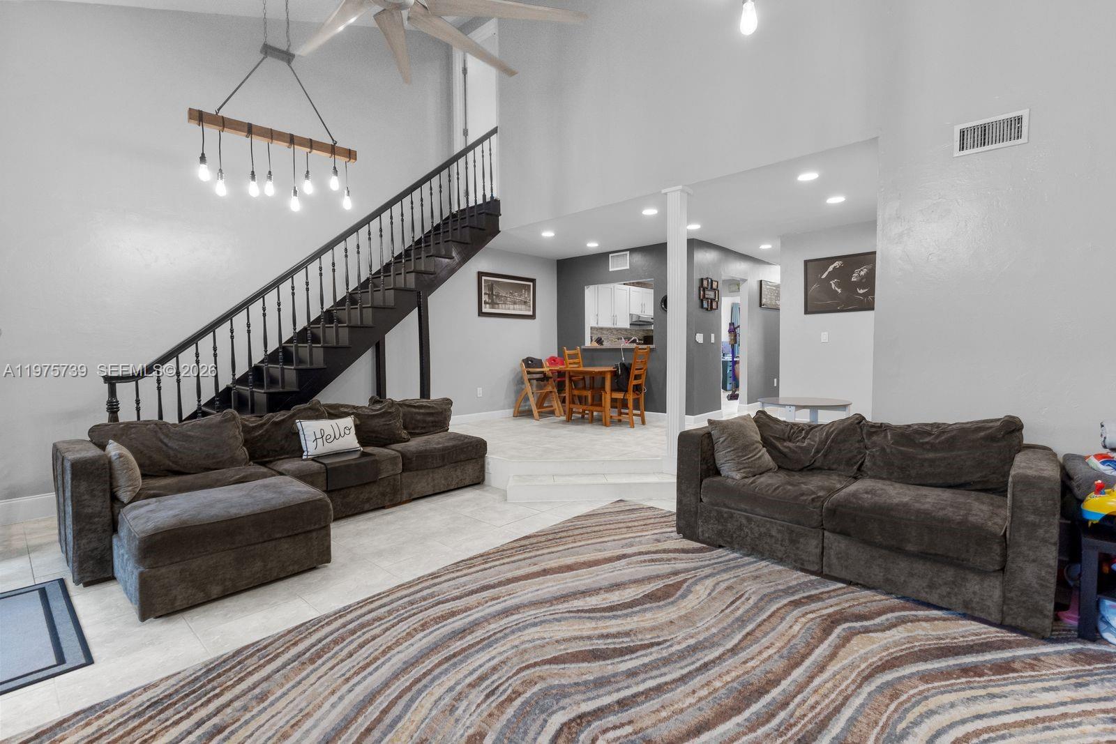 PINE ISLAND LAKES TOWNHOM - Residential