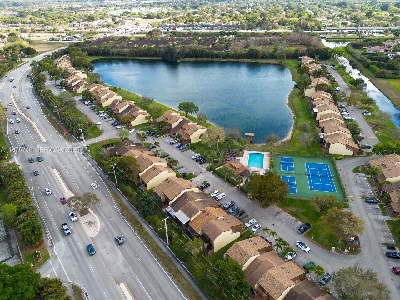 PINE ISLAND LAKES TOWNHOM - Residential