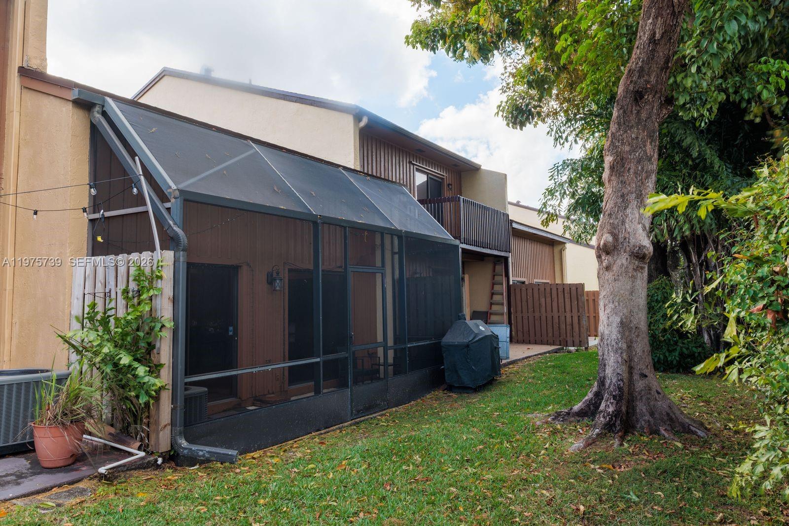 PINE ISLAND LAKES TOWNHOM - Residential