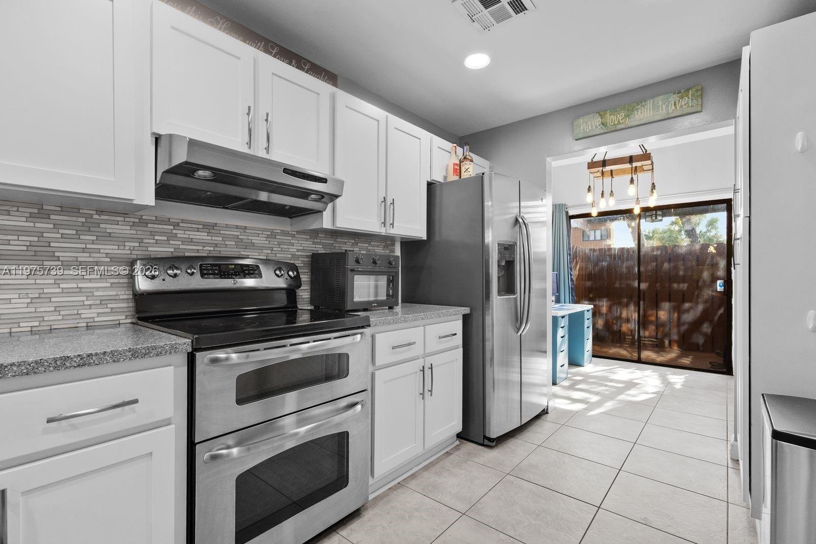 PINE ISLAND LAKES TOWNHOM - Residential