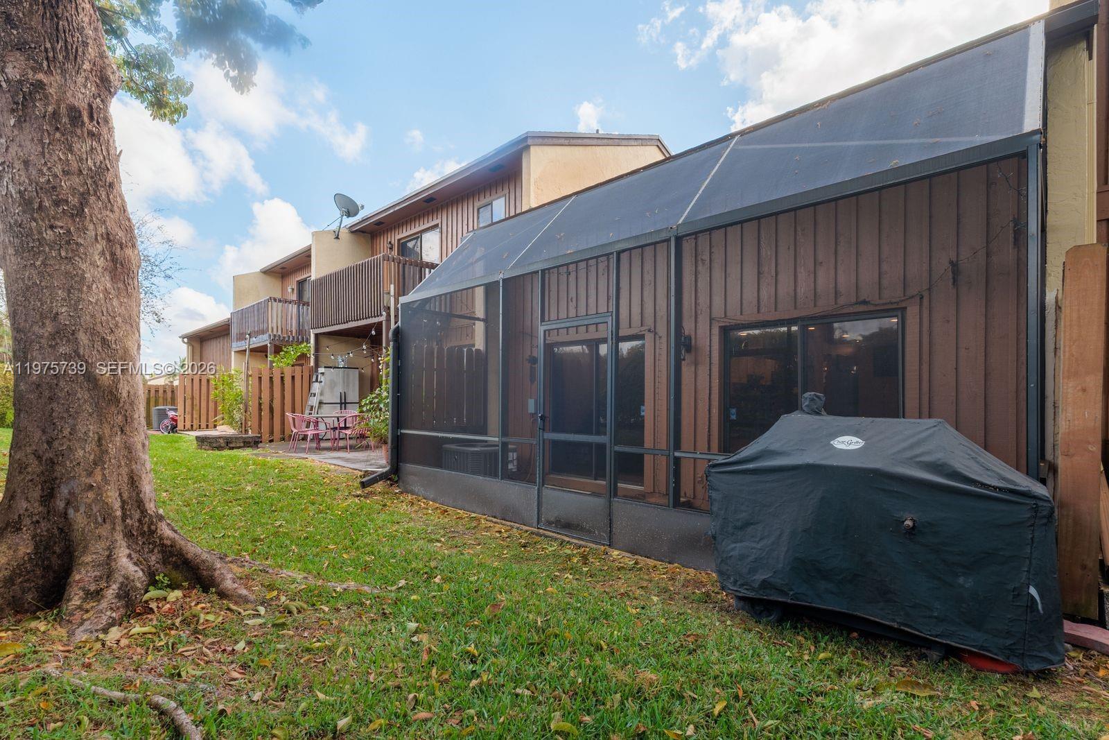 PINE ISLAND LAKES TOWNHOM - Residential