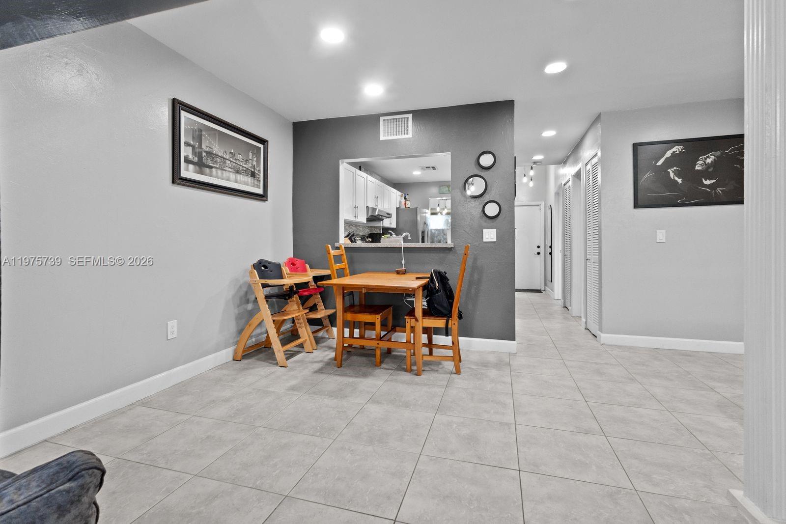 PINE ISLAND LAKES TOWNHOM - Residential