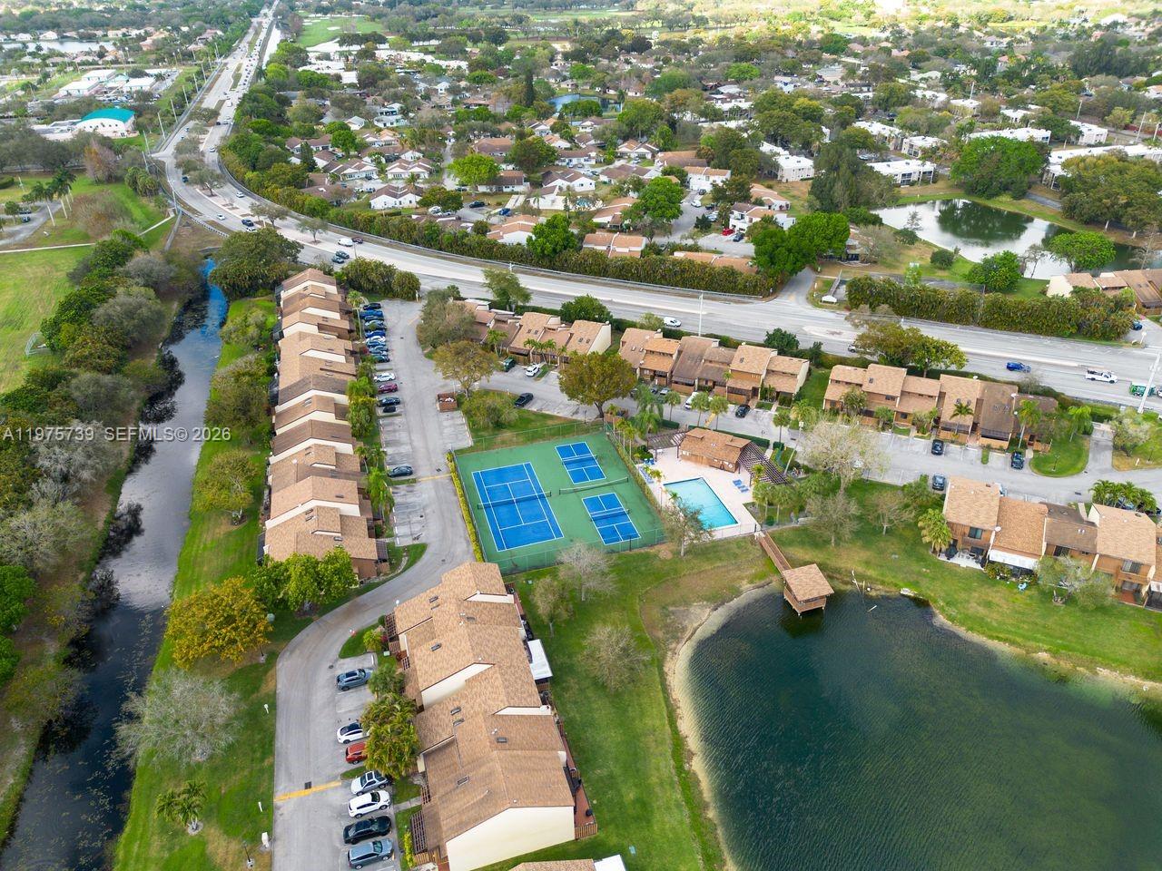 PINE ISLAND LAKES TOWNHOM - Residential