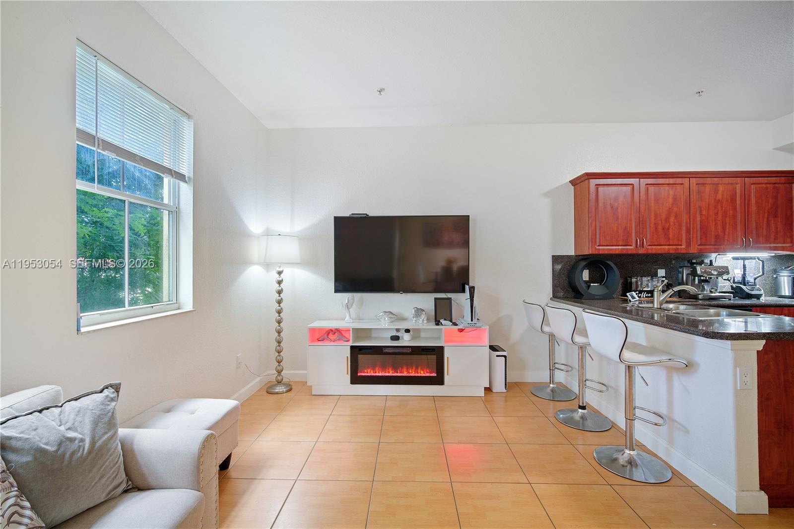 FONTAINBLEAU LAKES COURTY - Residential