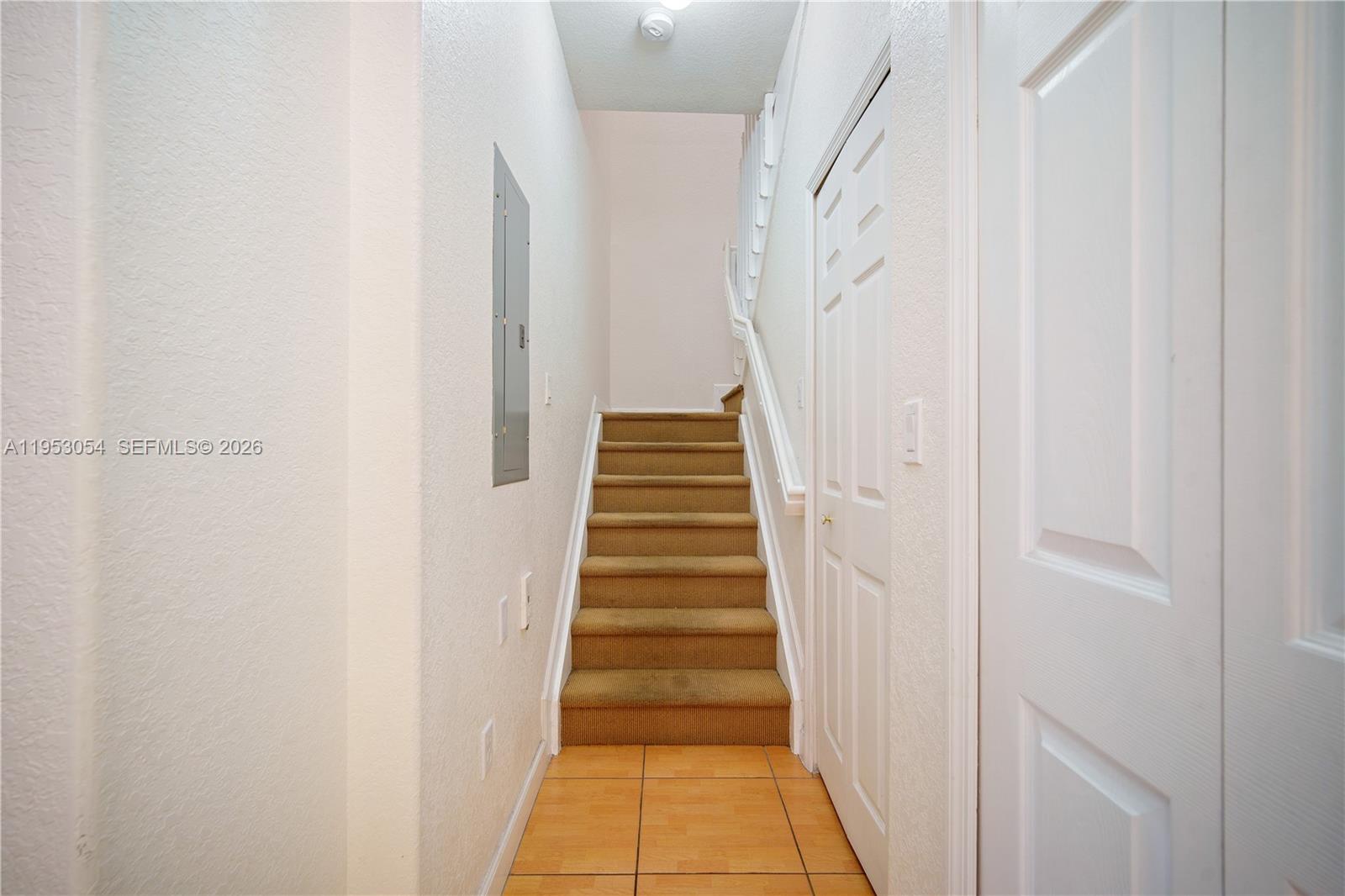 FONTAINBLEAU LAKES COURTY - Residential