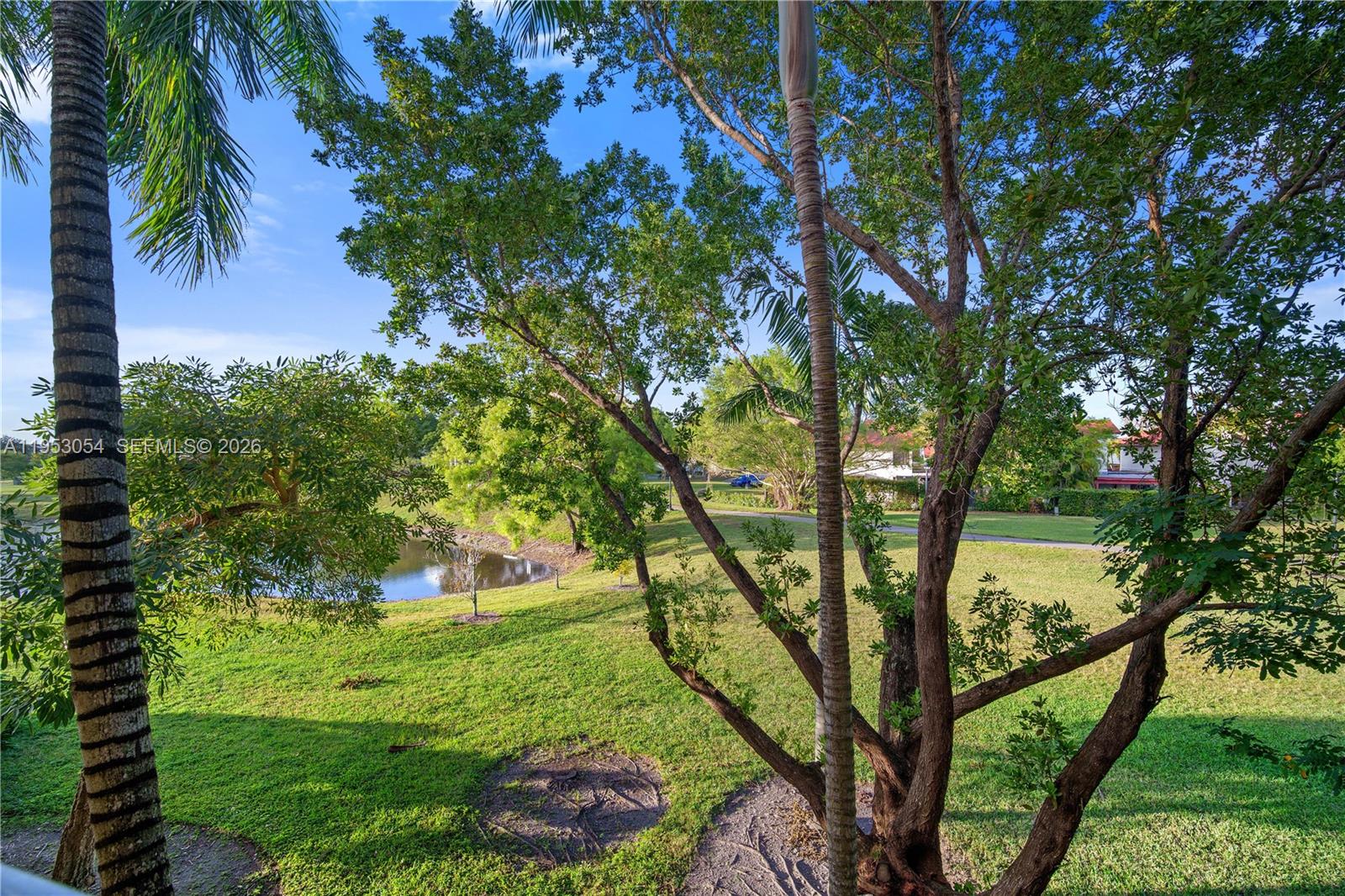 FONTAINBLEAU LAKES COURTY - Residential