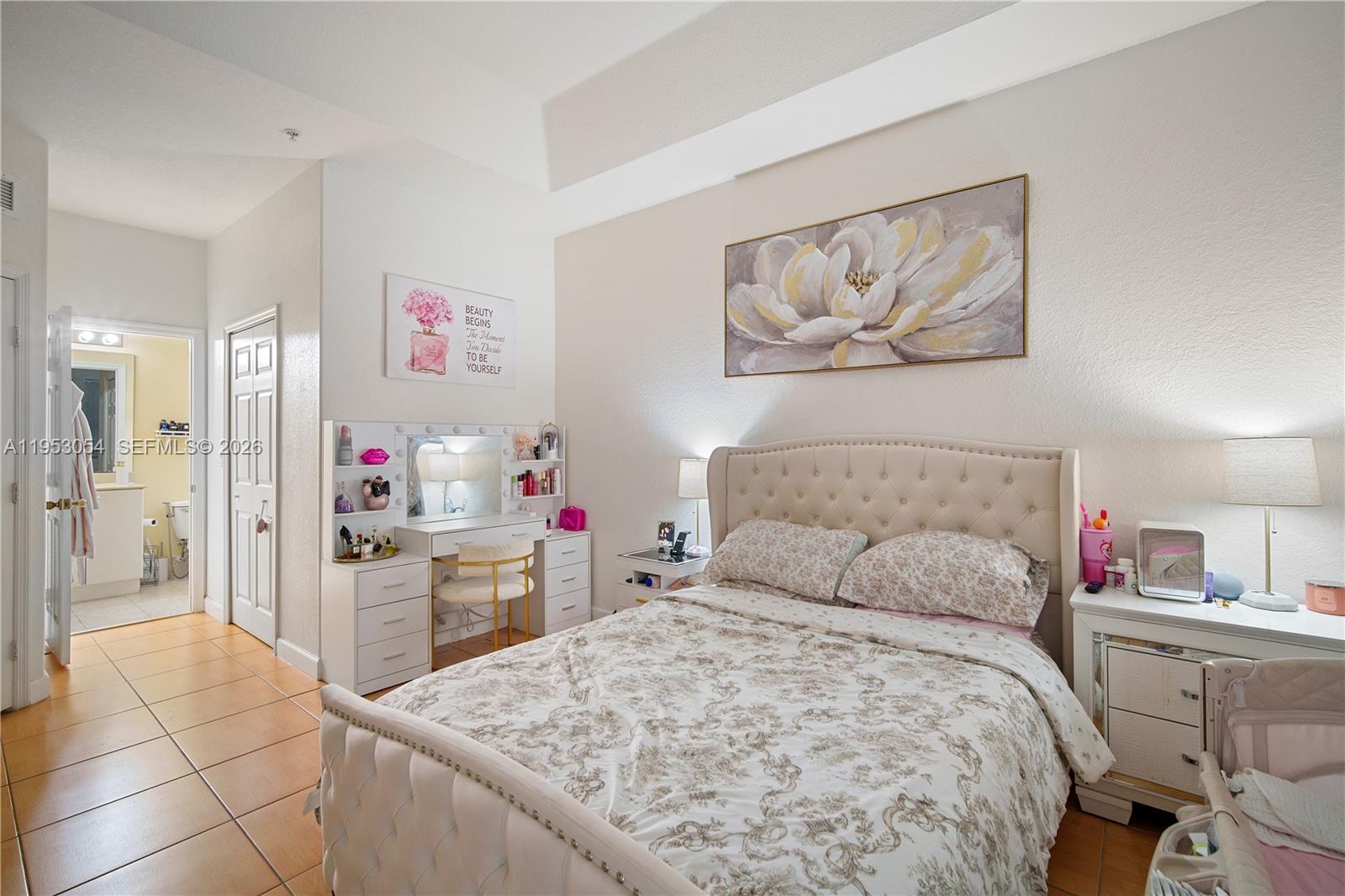 FONTAINBLEAU LAKES COURTY - Residential