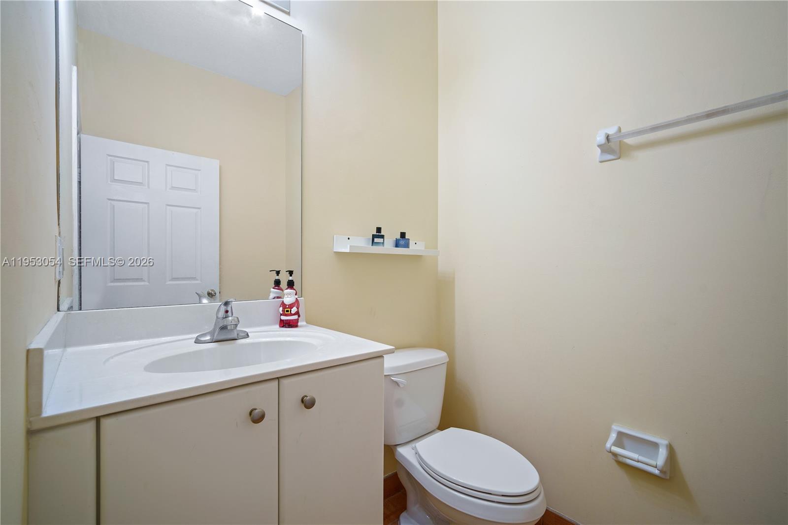 FONTAINBLEAU LAKES COURTY - Residential