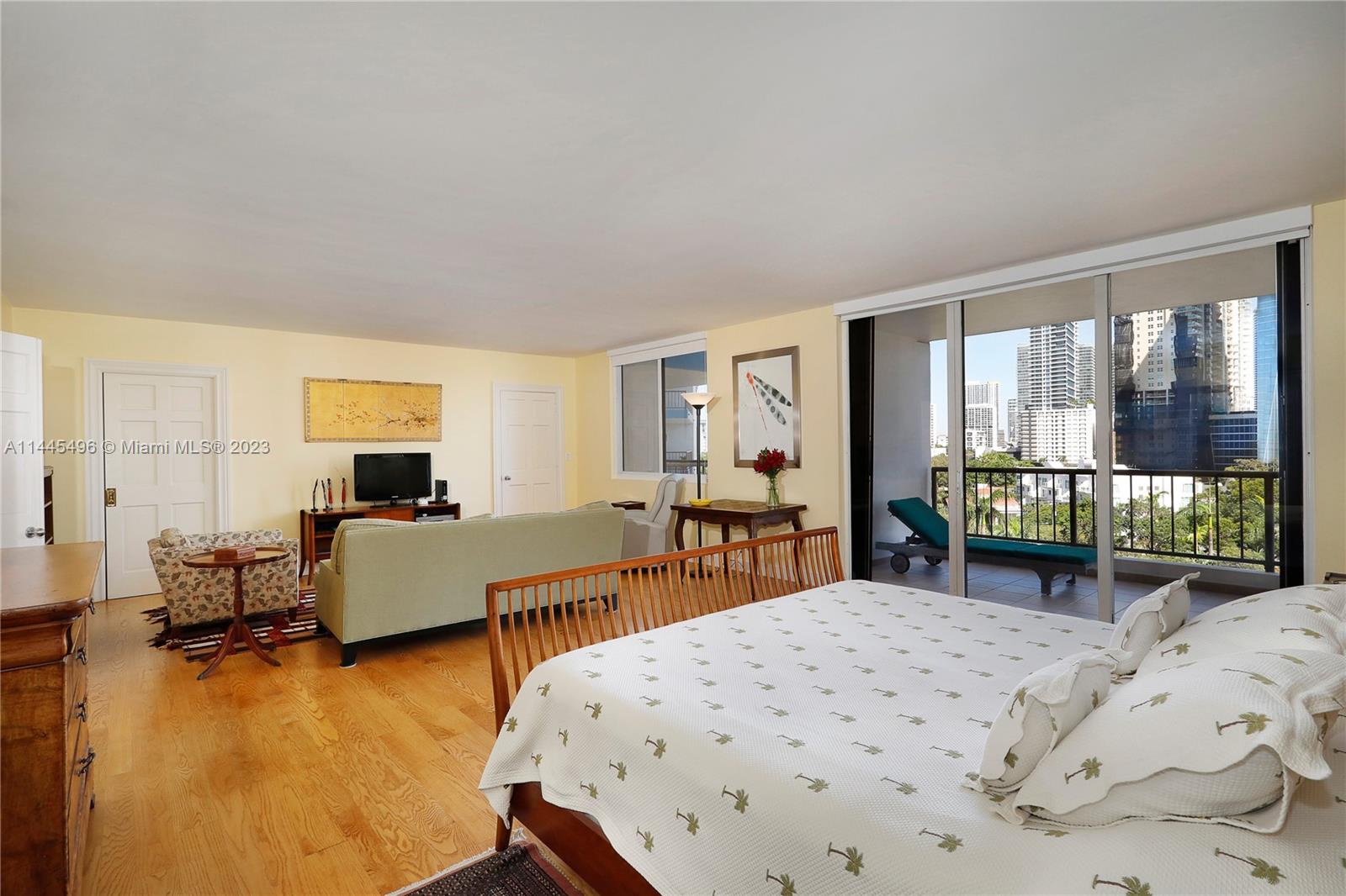 VILLA REGINA CONDO - Residential