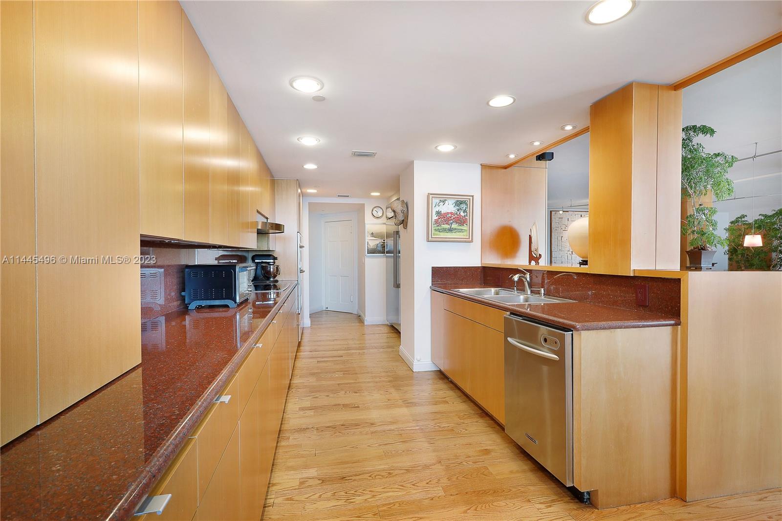 VILLA REGINA CONDO - Residential