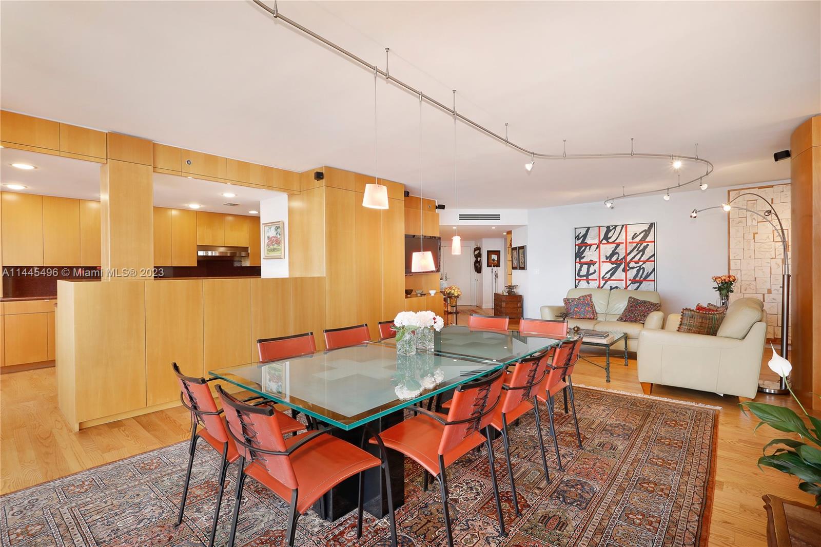 VILLA REGINA CONDO - Residential