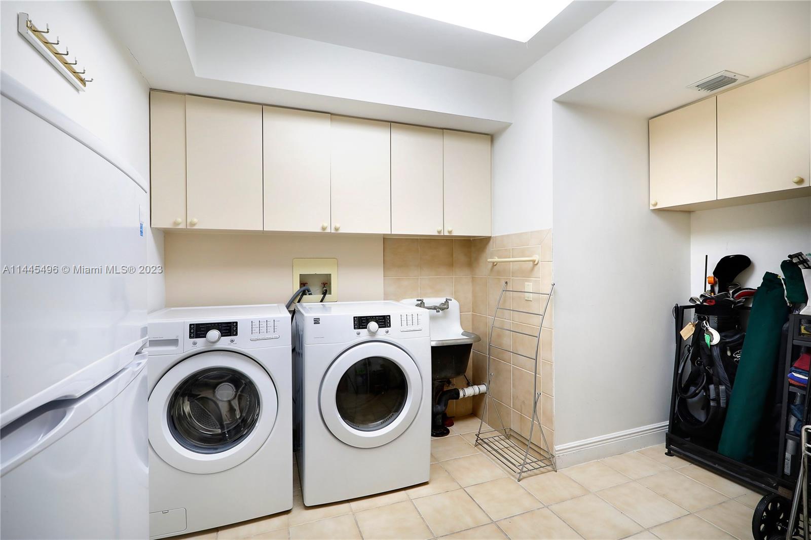 VILLA REGINA CONDO - Residential