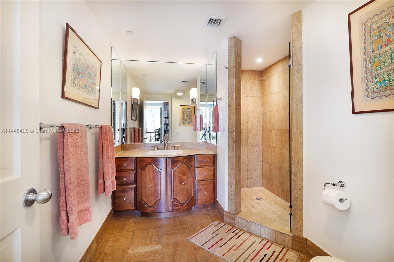 VILLA REGINA CONDO - Residential