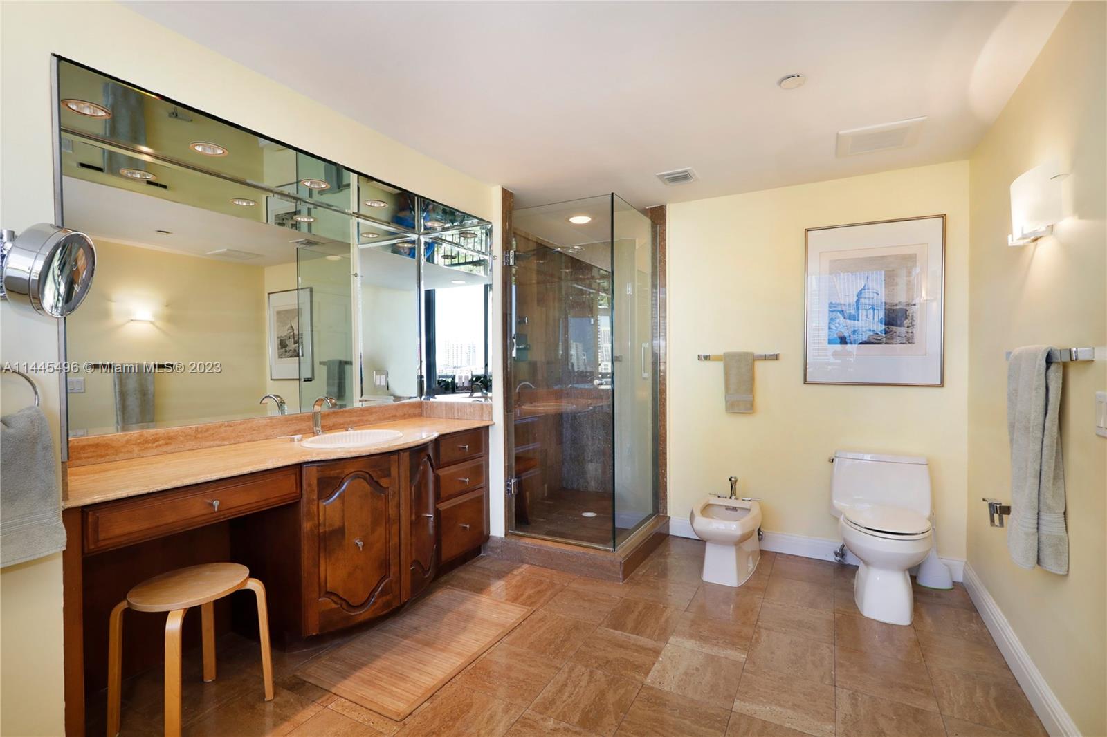 VILLA REGINA CONDO - Residential