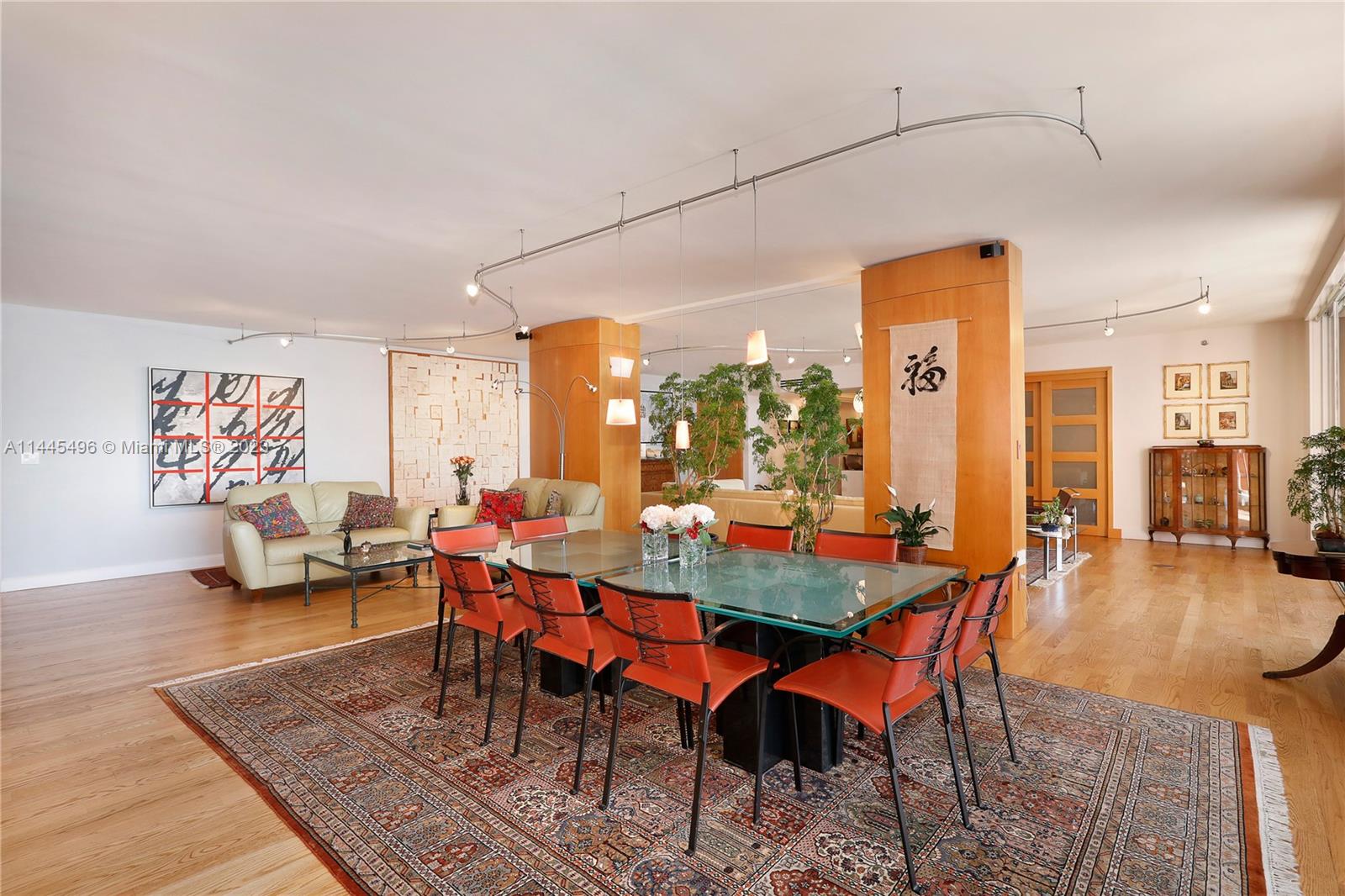 VILLA REGINA CONDO - Residential