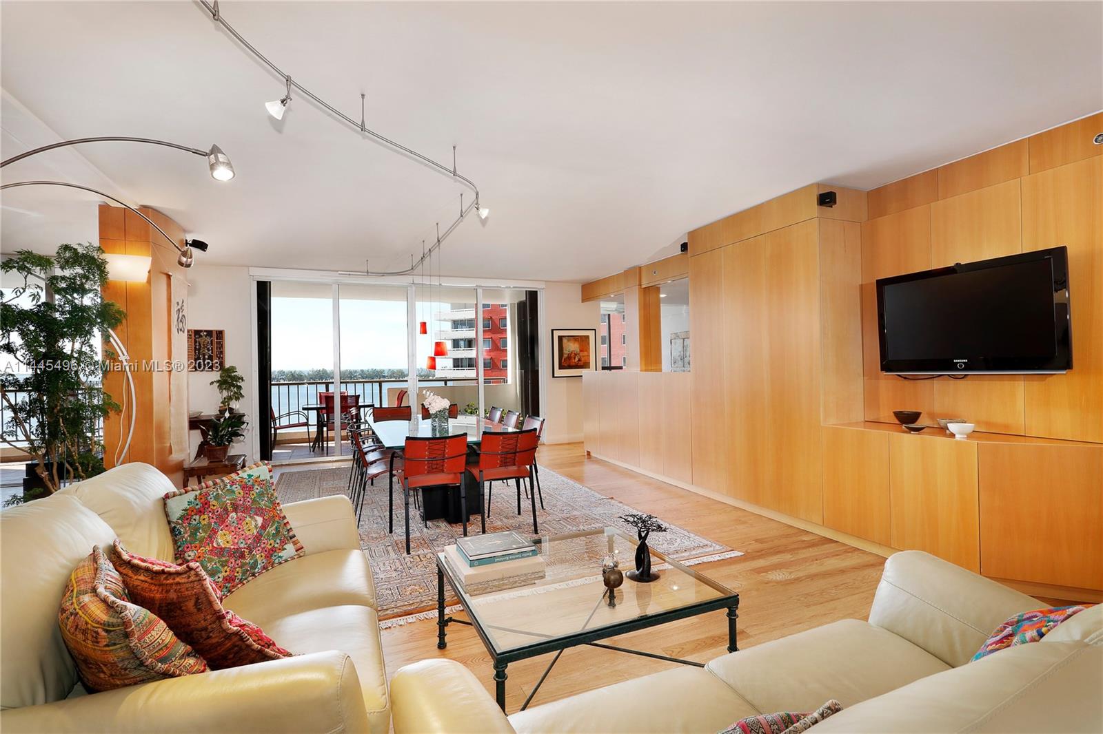 VILLA REGINA CONDO - Residential