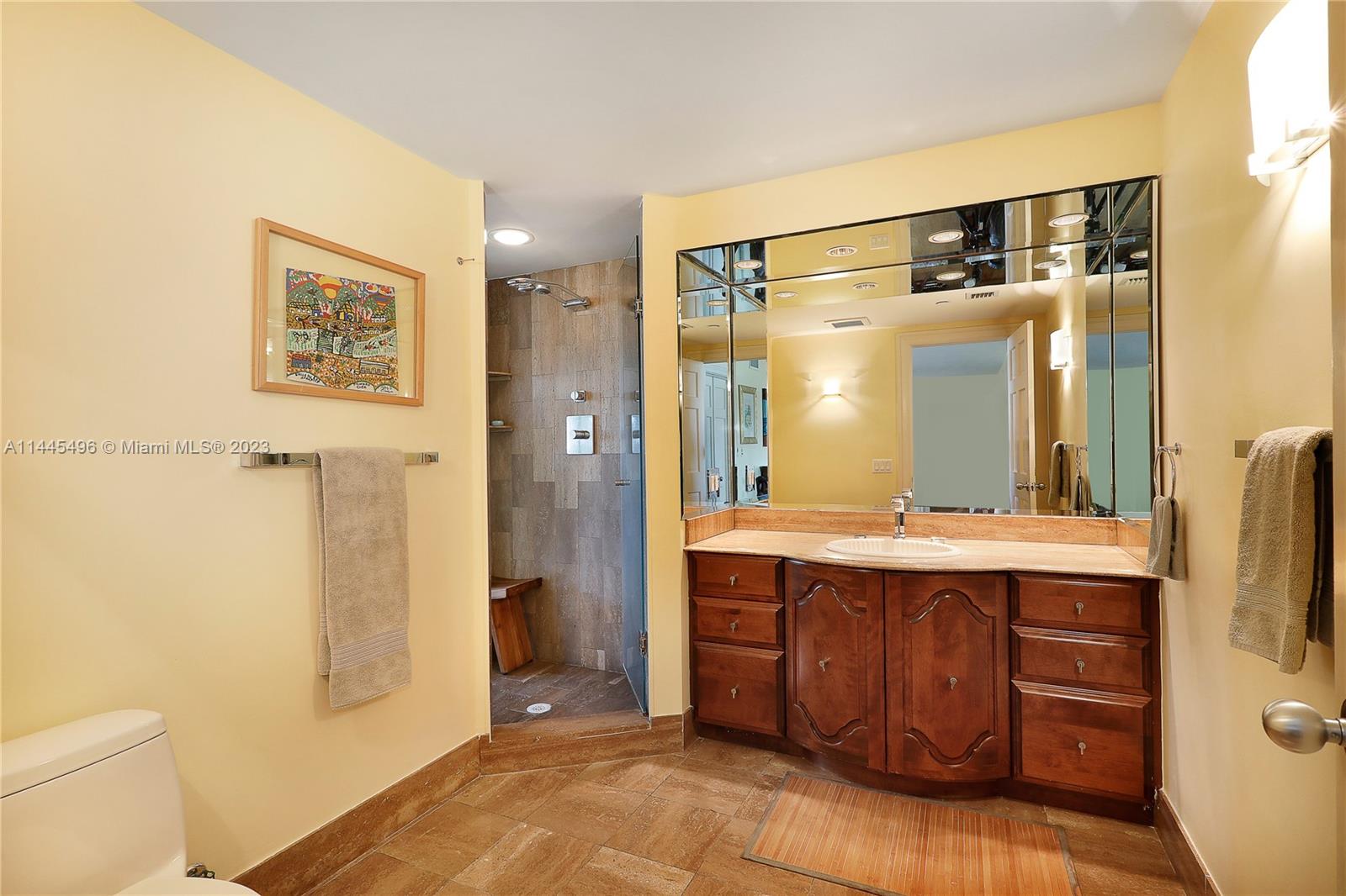 VILLA REGINA CONDO - Residential