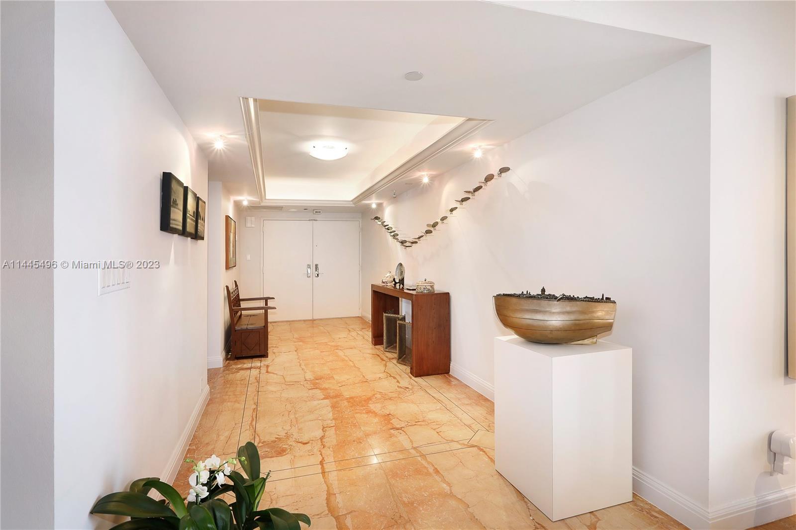 VILLA REGINA CONDO - Residential