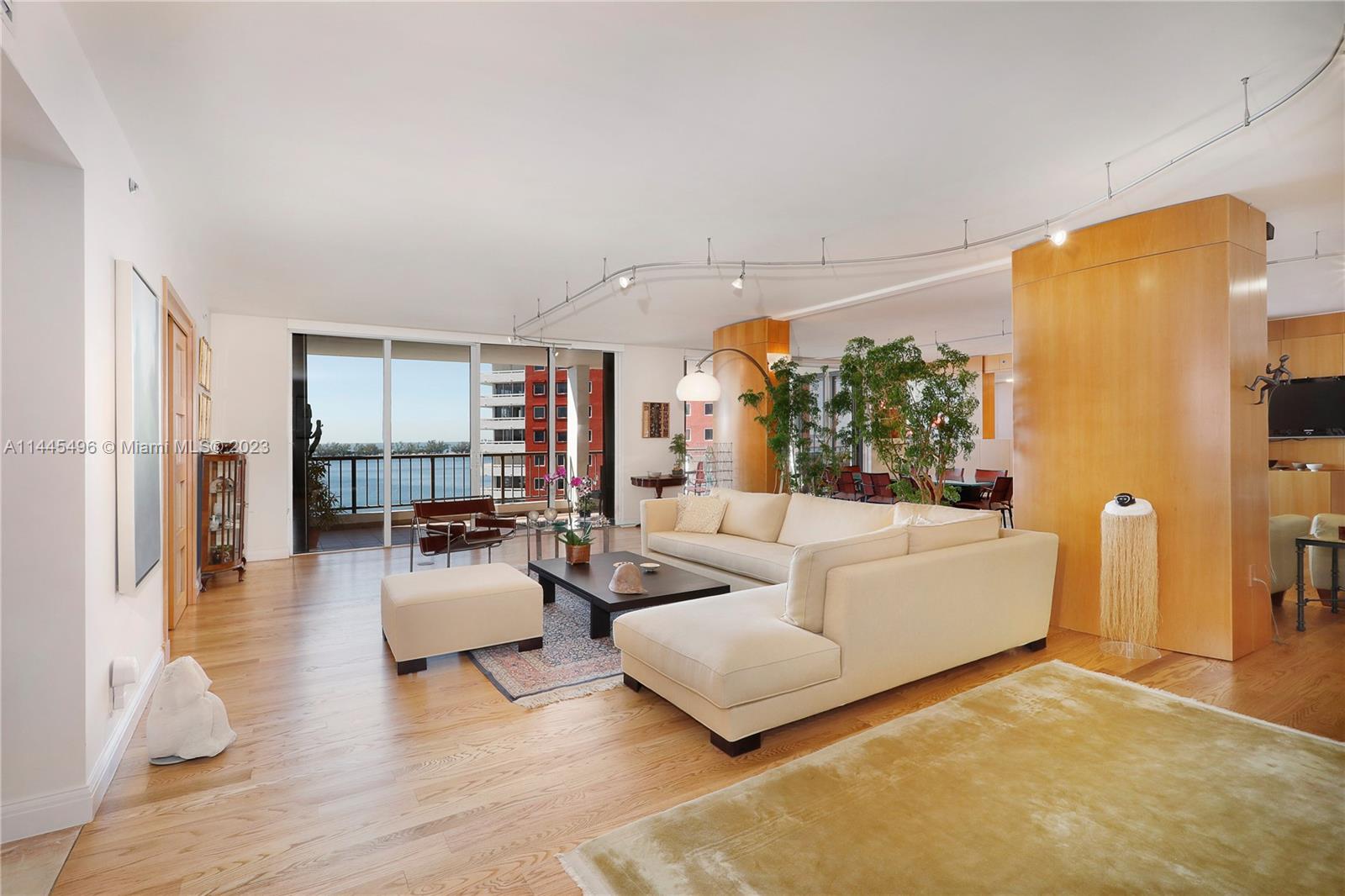 VILLA REGINA CONDO - Residential