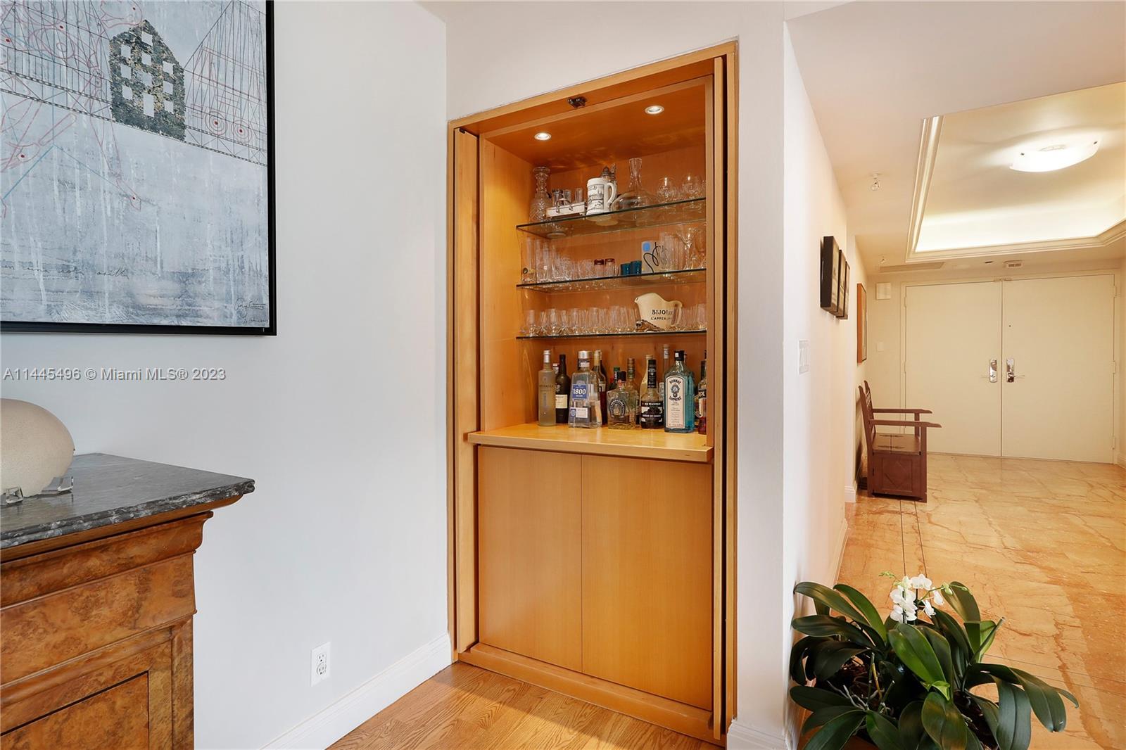 VILLA REGINA CONDO - Residential