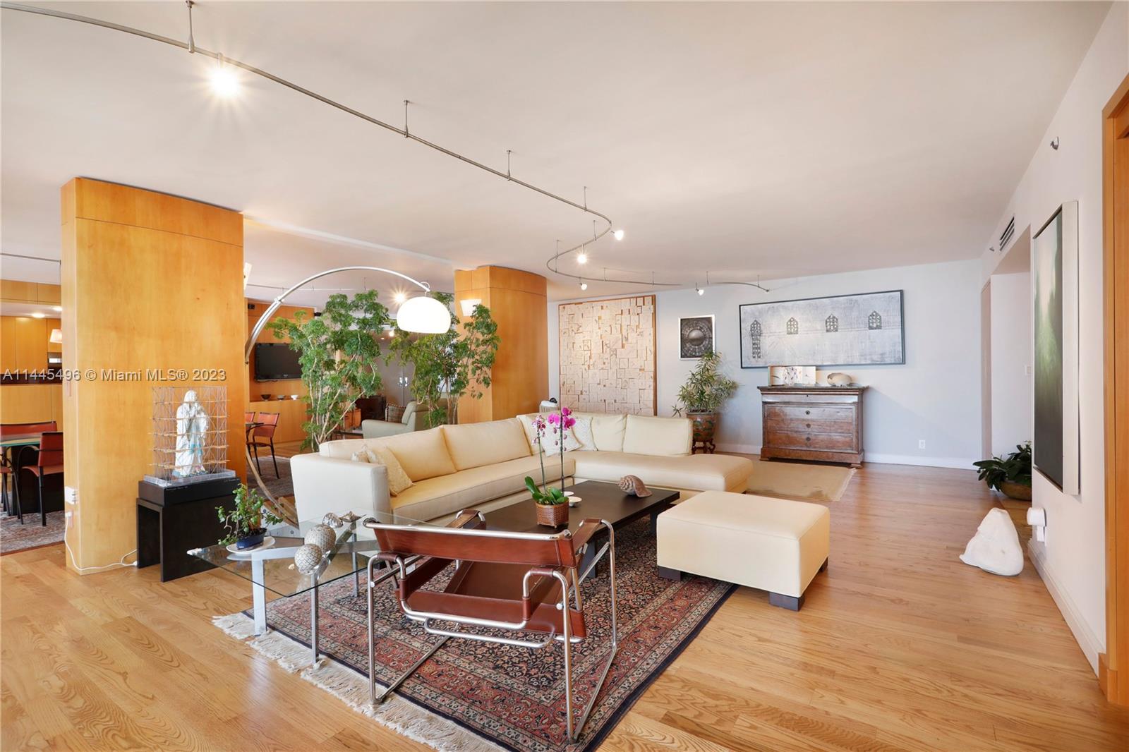 VILLA REGINA CONDO - Residential