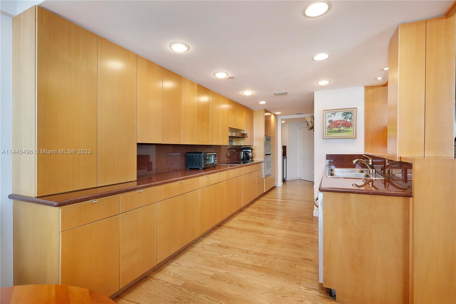 VILLA REGINA CONDO - Residential