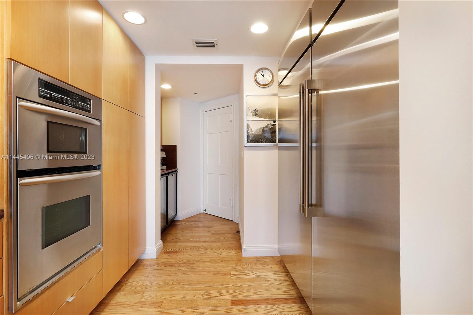 VILLA REGINA CONDO - Residential