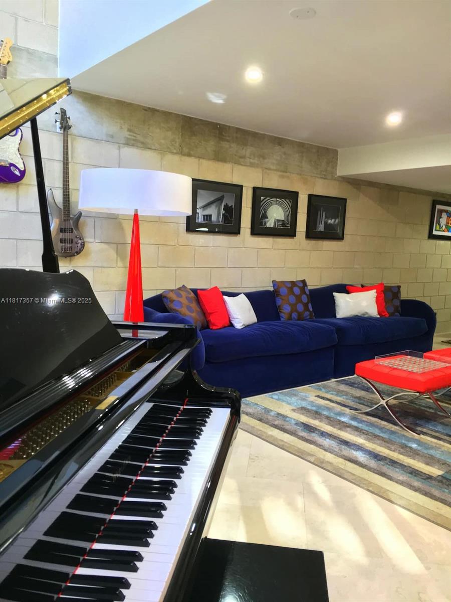 VICTORIA ISLES - Residential Lease