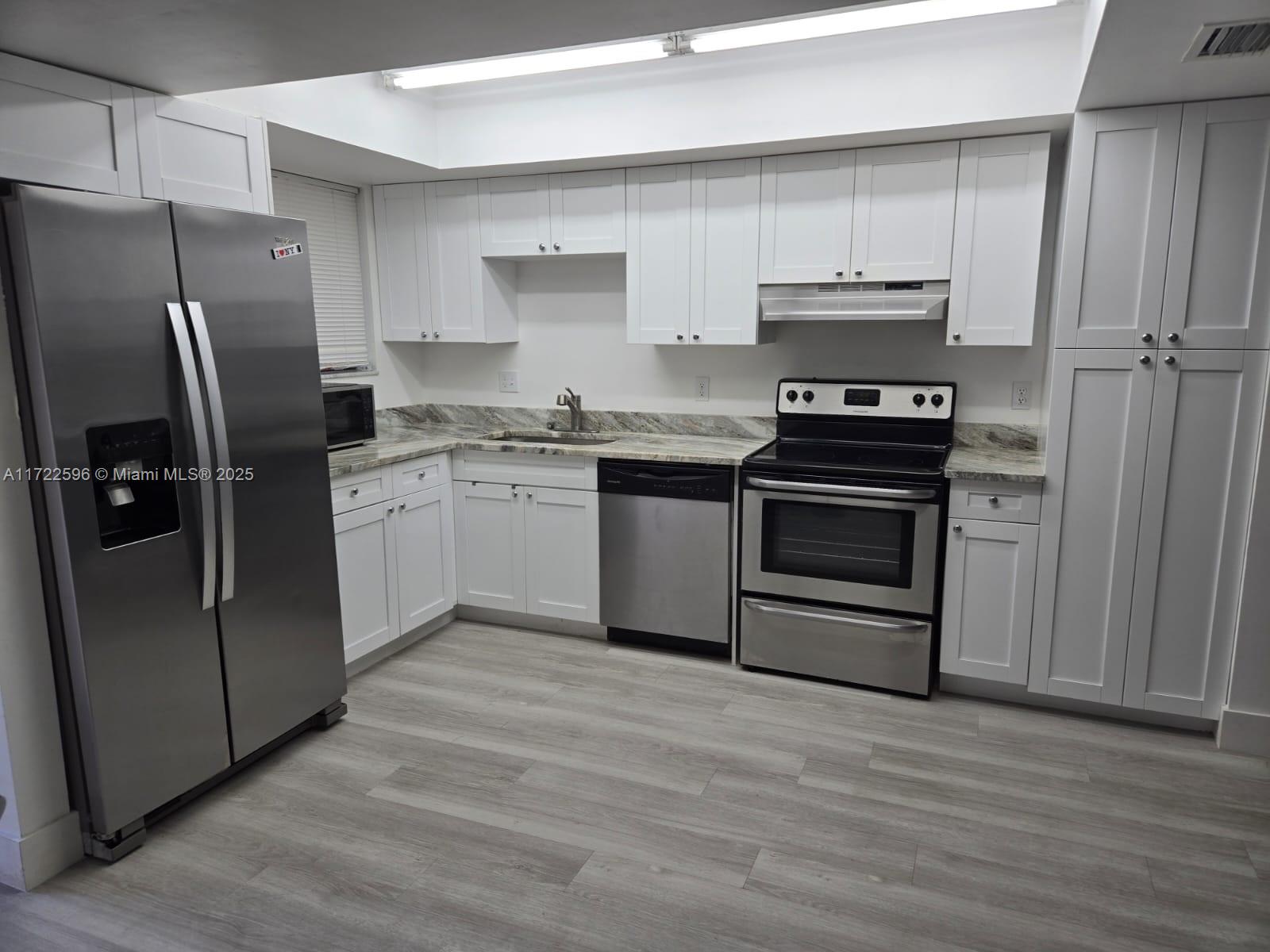 POINCIANA LAKES CONDO - Residential Lease