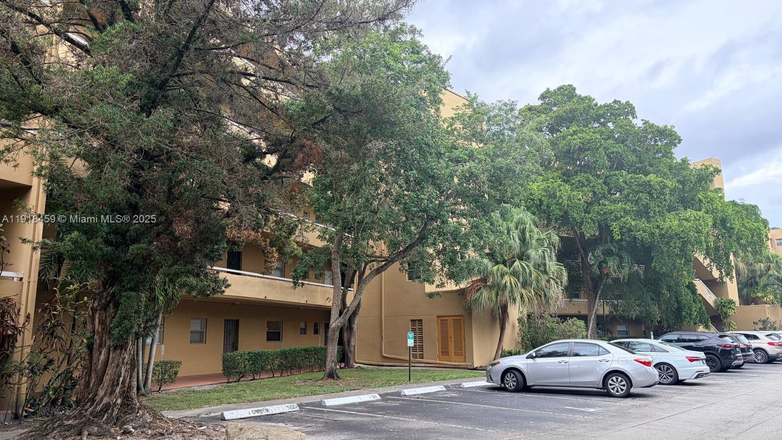 4111 Stirling Rd 102