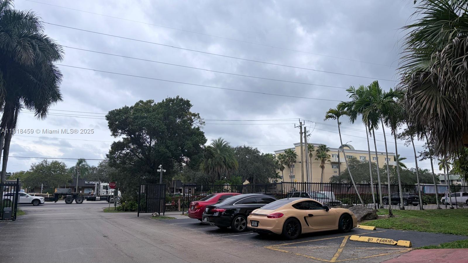 4111 Stirling Rd 102