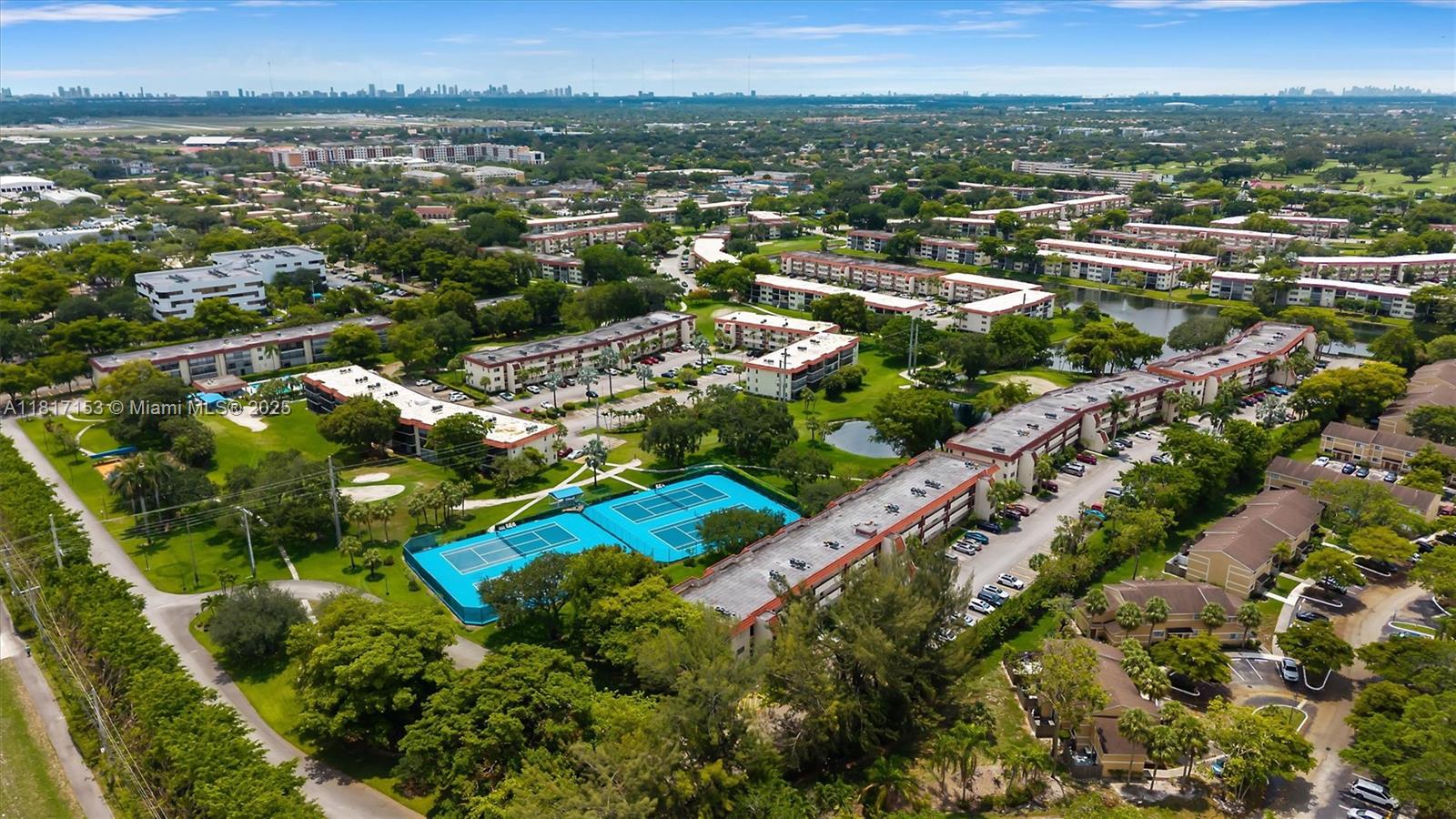 HOLLYBROOK GOLF AND - Residential