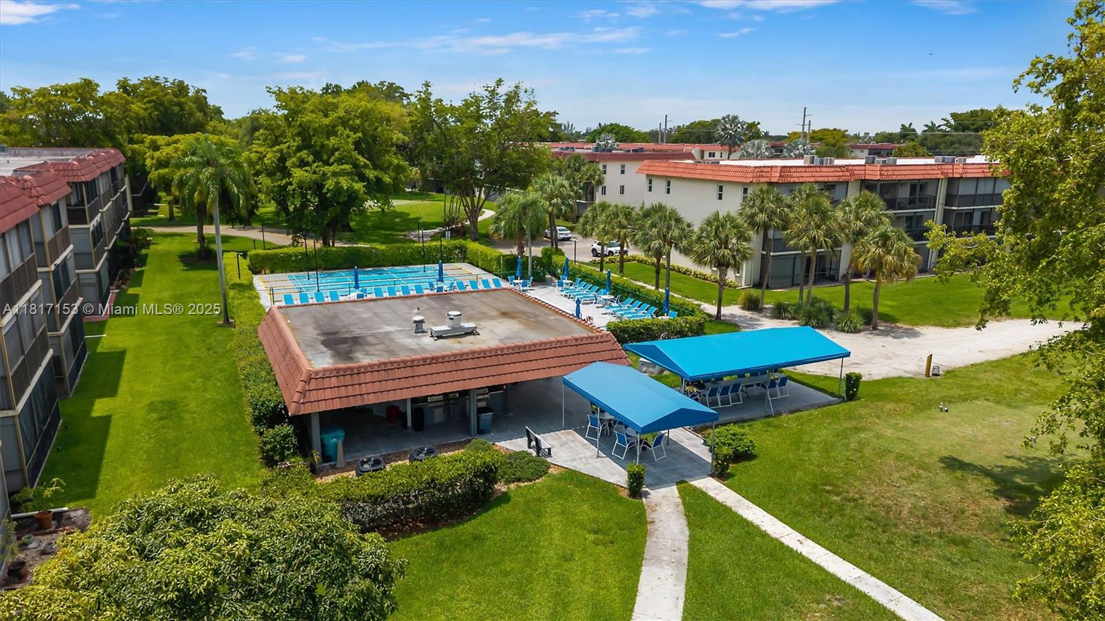 HOLLYBROOK GOLF AND - Residential