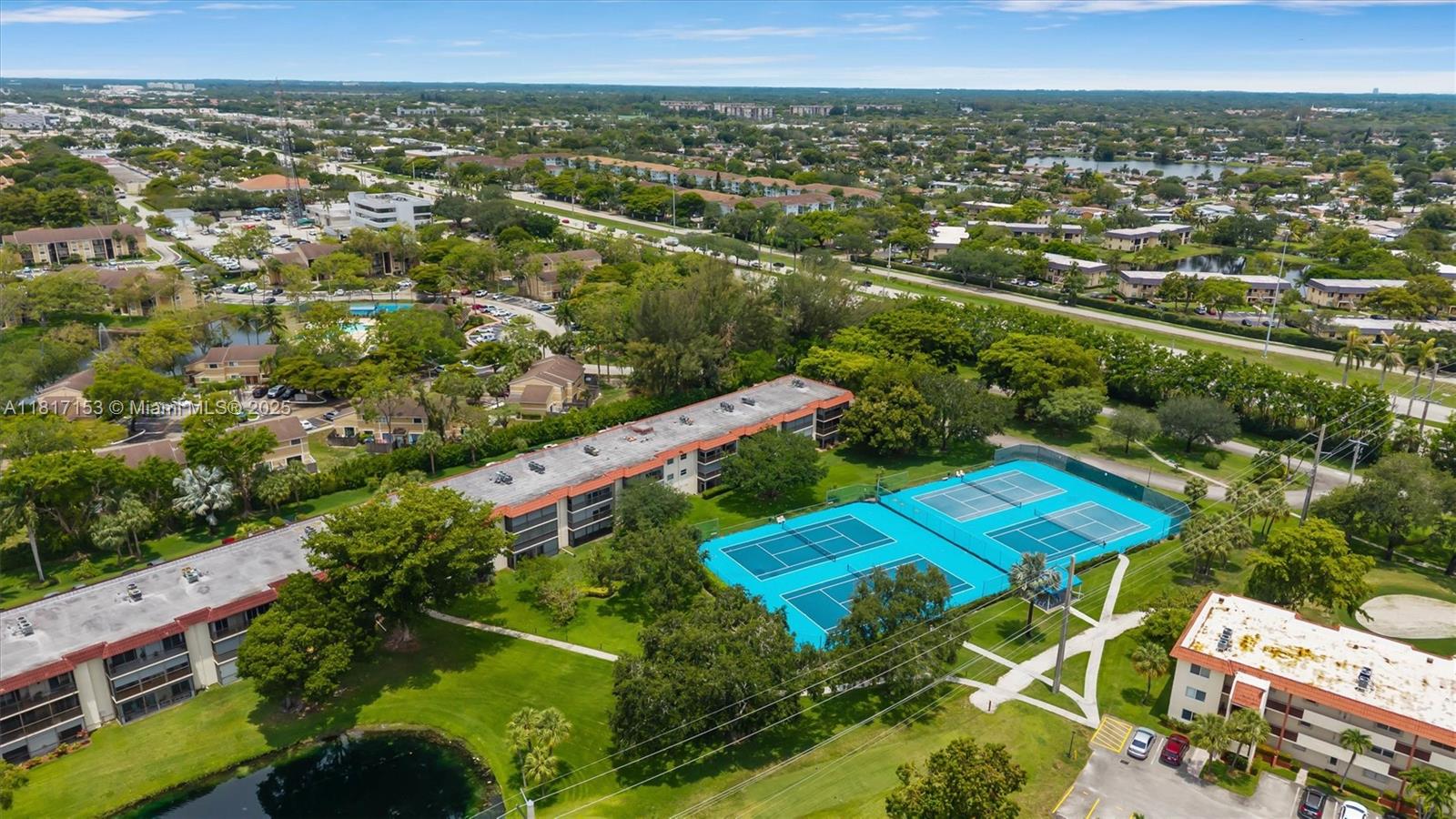 HOLLYBROOK GOLF AND - Residential