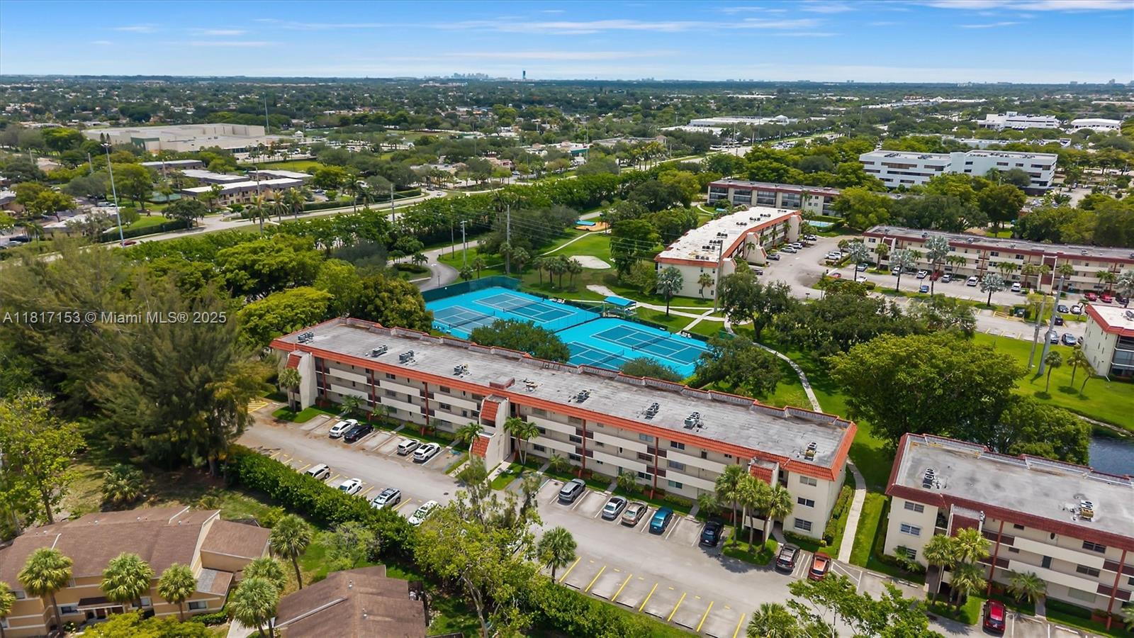 HOLLYBROOK GOLF AND - Residential