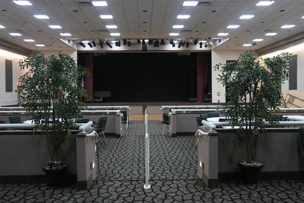 HOLLYBROOK GOLF AND - Residential